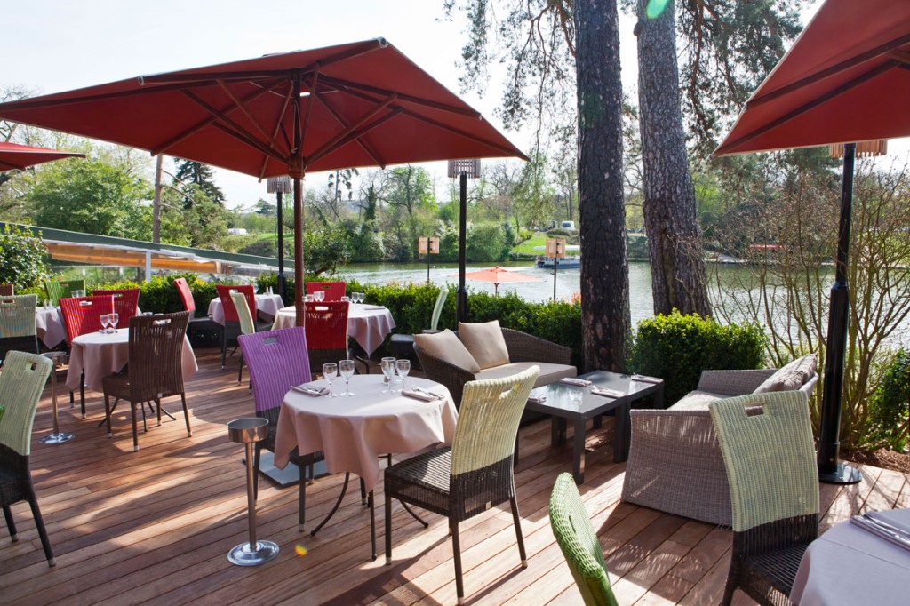 outdoor restaurant paris