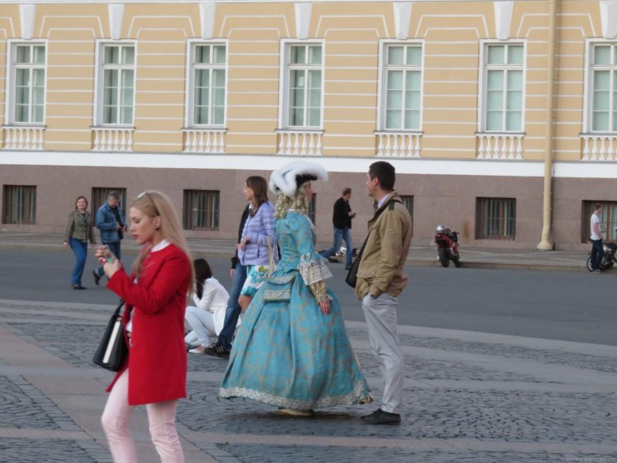 costumes place du palais st petersbourg
