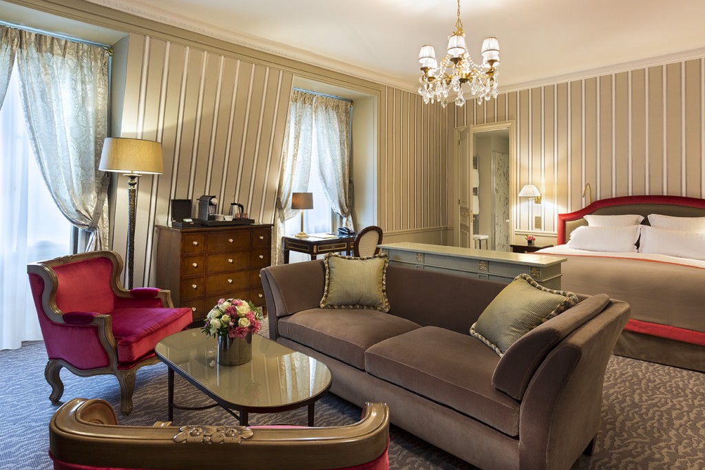 luxury hotel suite paris